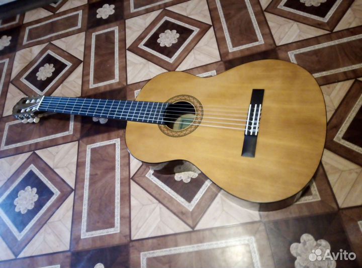 Классическая гитара yamaha C40