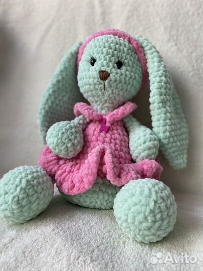 Вязаные игрушки зайка