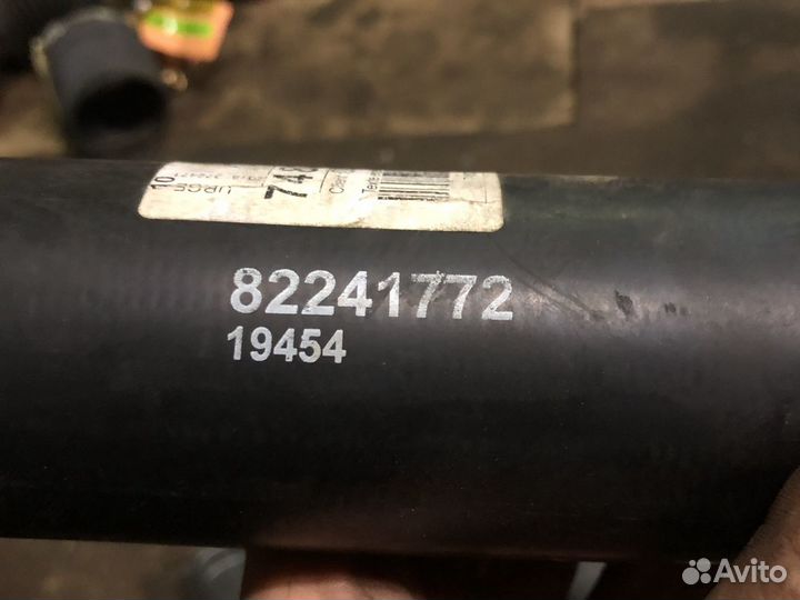 Патрубок охлаждения Renault.7482241772