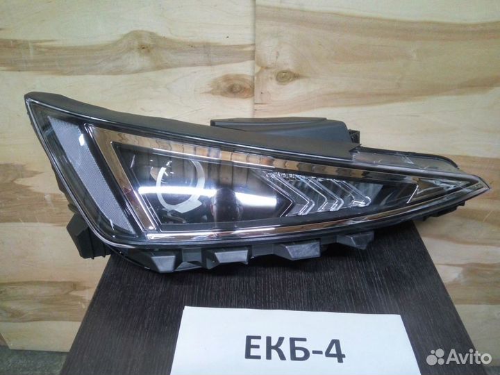 Фара правая галоген с дхо Hyundai Elantra AD