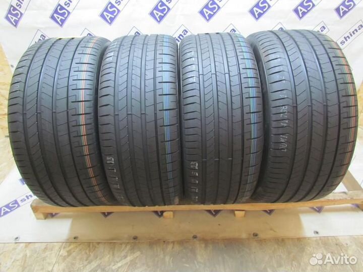 Pirelli P Zero PZ4 275/40 R22 и 315/35 R22 107Y