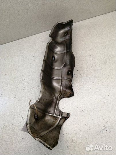 Тепловой экран левый Nissan Cedric MY33 VQ25DE