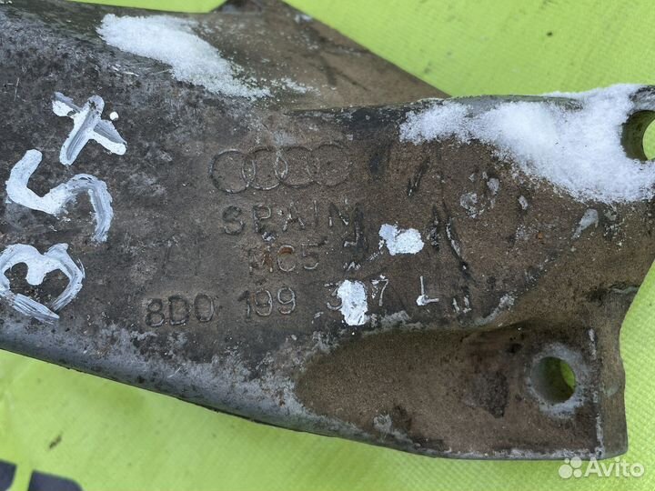 Кронштейн двигателя Volkswagen Passat B5