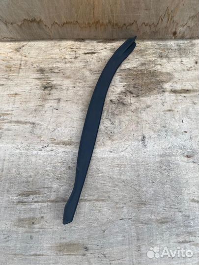 Накладка задней леаой двери VW Jetta 5