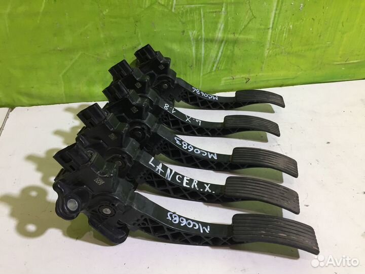 Педаль газа электронная Mitsubishi Lancer mn101544