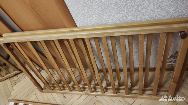 Детская кроватка с продольным маятником