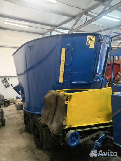 Миксер-кормораздатчик НОЭЗНО-Сельмаш КИС-8Б, 2015