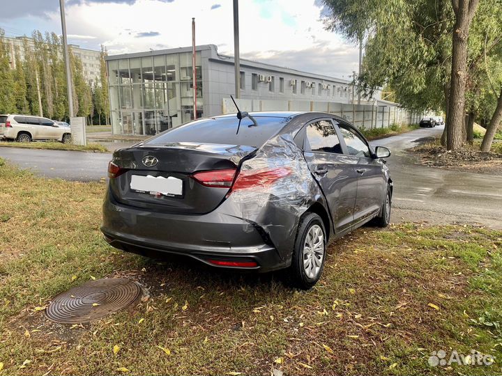 Hyundai Solaris 1.6 AT, 2021, битый, 102 000 км