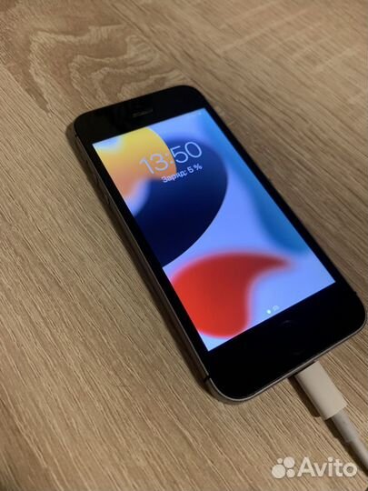 iPhone SE, 32 ГБ