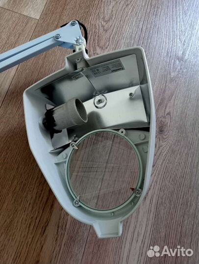 Настольная лампа с лупой