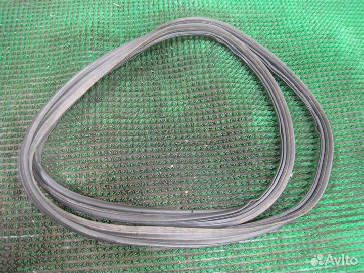 Уплотнитель проема багажника Subaru Legacy/ Outba