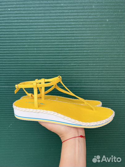 Босоножки Lacoste