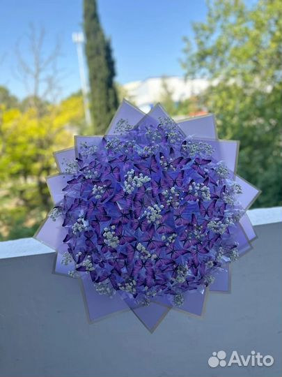 Букет из бабочек светящих на 8 марта