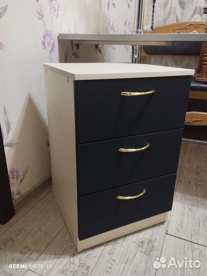 Тумба прикроватная