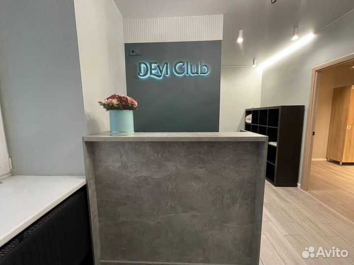 Стойки ресепшн