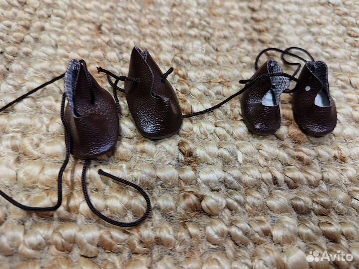 Кожные туфли для кукол