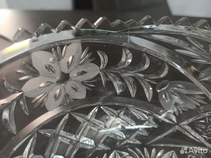 Салатник хрустальный на ножках