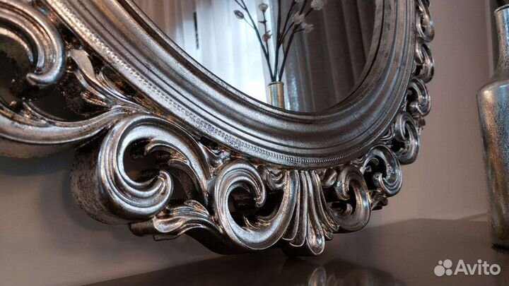 Круглое зеркало в классическом стиле