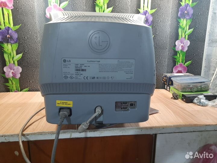 Монитор LG flatron f700p