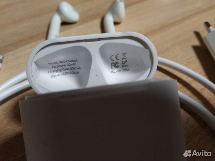 Наушники W10-Celebrat