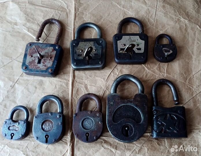 Замок старинный с клеймом