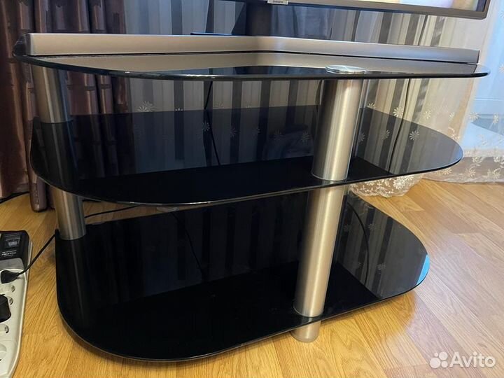 Стеклянная тумба под телевизор