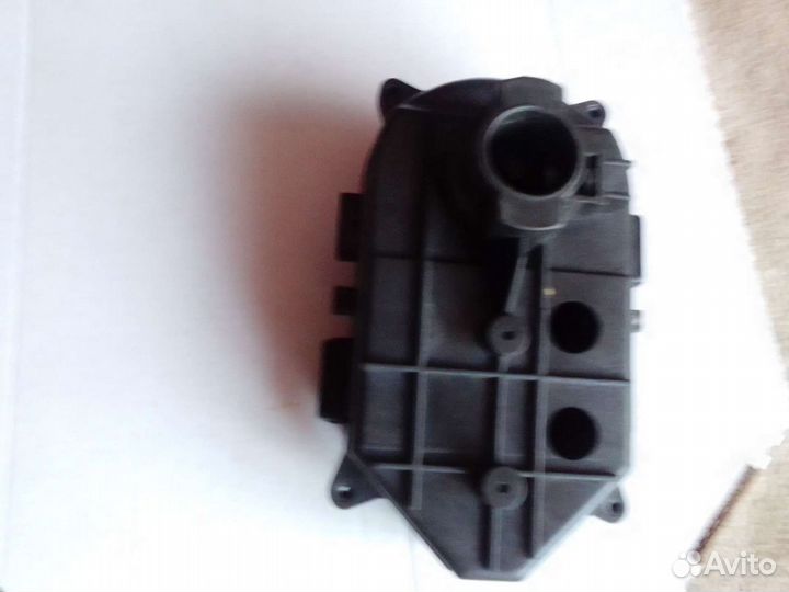 Корпус привода и две шестерёнки электромясорубки