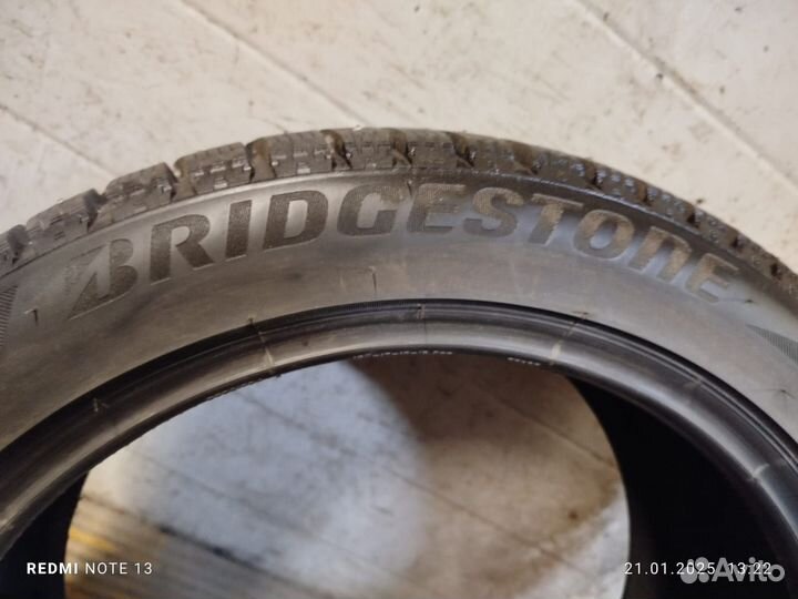 Bridgestone Blizzak Spike-02 235/45 R18 98T