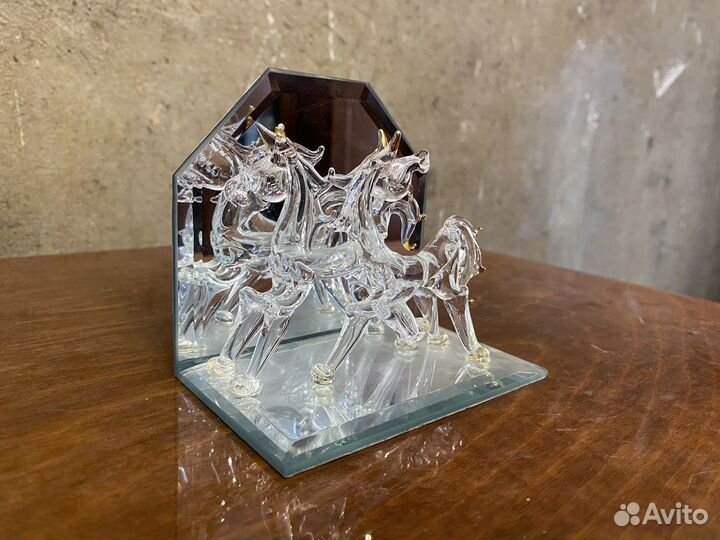 Лошадь стекло