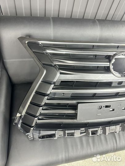 New решетка радиатора Lexus LX оригинал