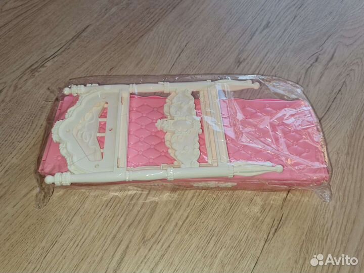 Кровать для кукол Барби