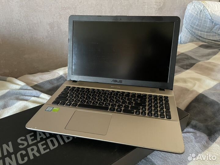 Ноутбук asus X555L