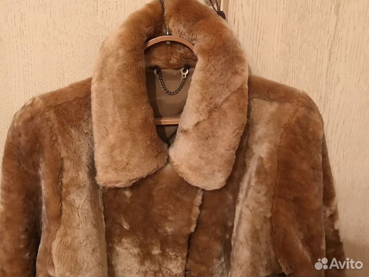 Шуба из мутона золотистого цвета