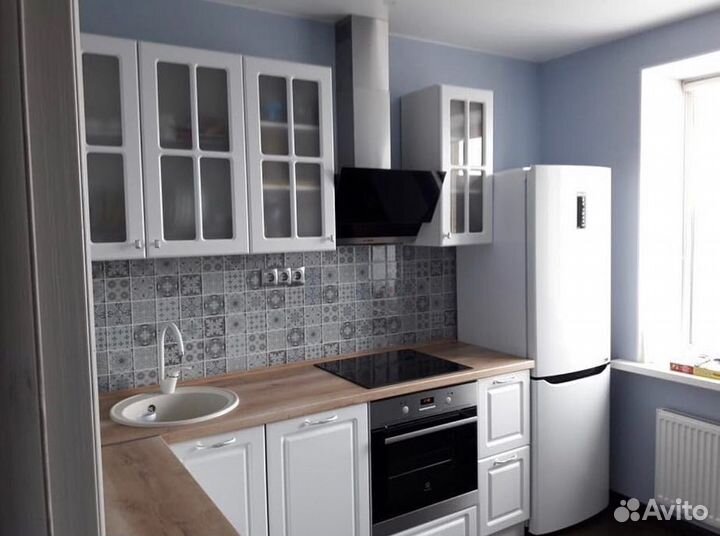 Кухонный гарнитур белый в классическом стиле