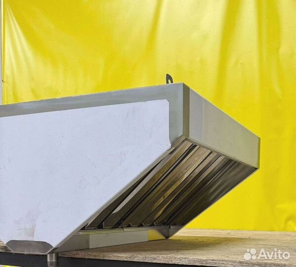 Зонт вытяжной с жироуловителем