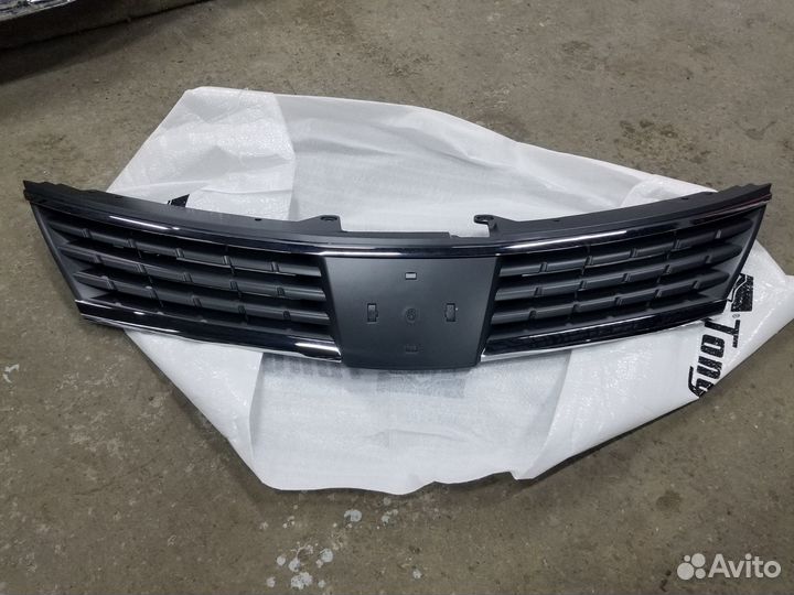 Решетка радиатора Ниссан Тиида