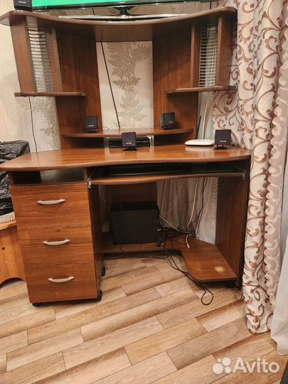 Компьютерный стол