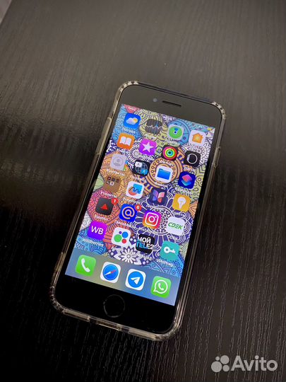 iPhone SE, 128 ГБ