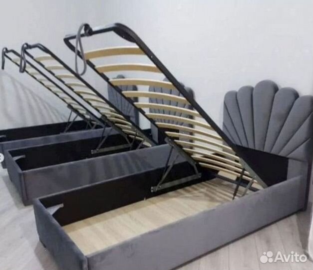 Кровать односпальная мягкая