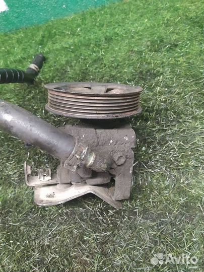 Toyota Avensis Насос гидроусилителя