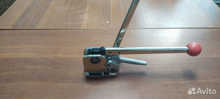 Устройство для обвязки грузов металлической лентой