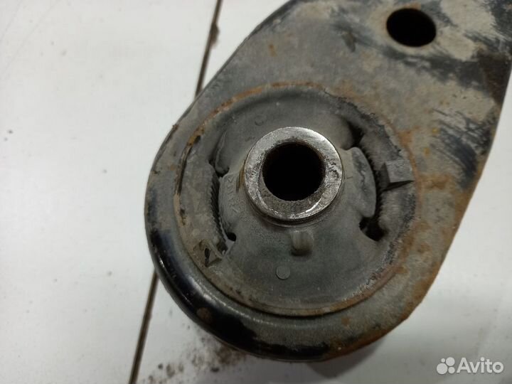 Toyota Avensis (T270) lll рычаг передний правый