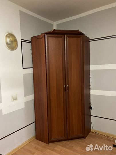 Угловой шкаф