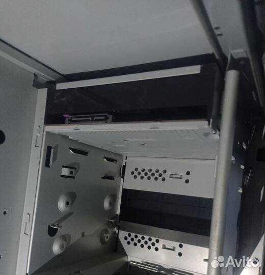 Корпус с дисководом для компьютера