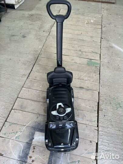 Детская машинка каталка с ручкой