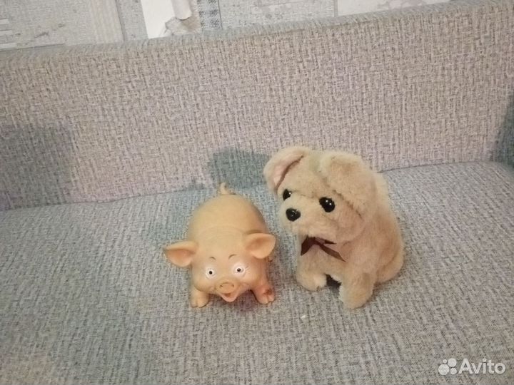 Игрушка собаки и свинка