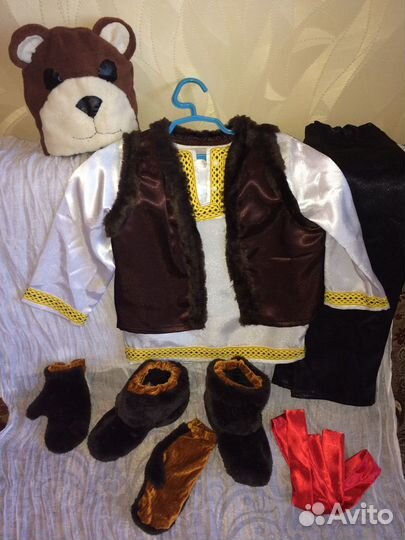 Продам 2 праздничных костюма