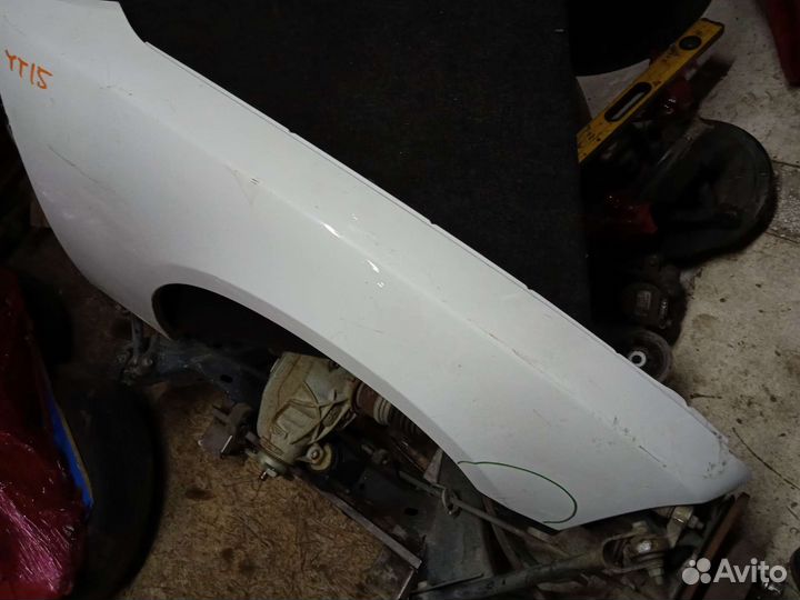 Крыло переднее правое dodge charger LD