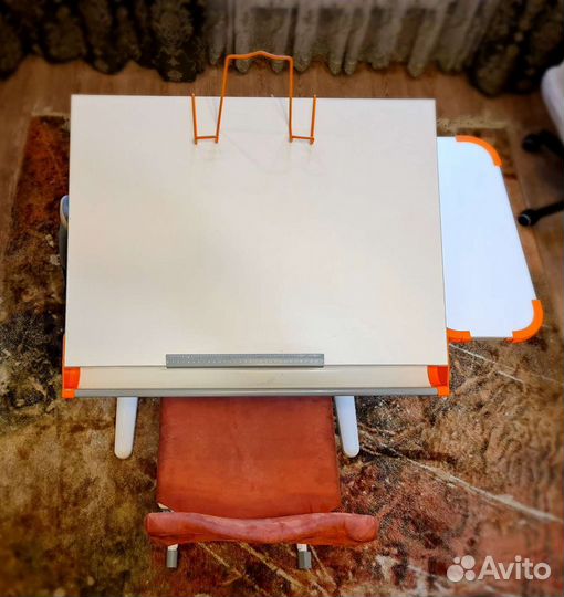 Парта Дэми с боковой полкой