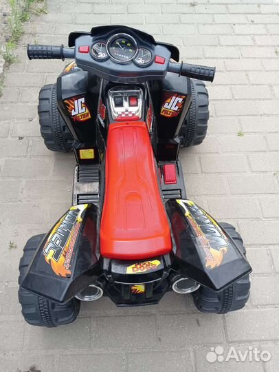 Детский квадроцикл на аккумуляторе